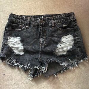 Mossimo High Rise distressed denim shorts (size 4)